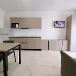 Апартаменты Welcome To Our Modern Flat For 5 Guests In Бибионе