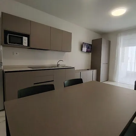 Welcome To Our Modern Flat For 5 Guests In *