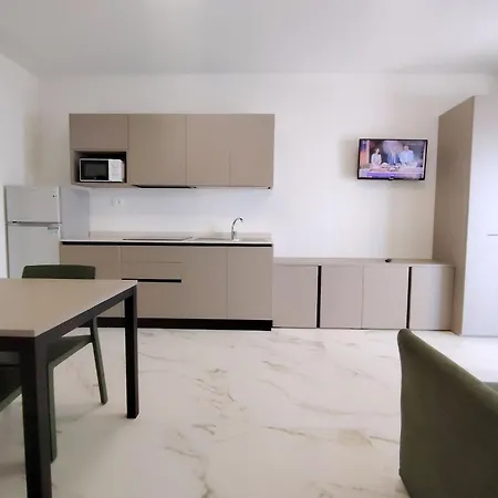 Апартаменти Welcome To Our Modern Flat For 5 Guests In Бібіоне